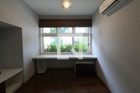 Casa para alugar com 360m², 4 quartos e 4 vagas