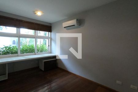 Casa para alugar com 360m², 4 quartos e 4 vagas