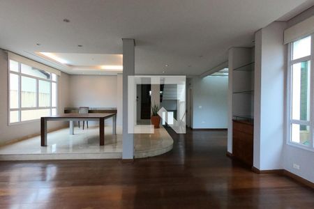 Casa à venda com 4 quartos, 360m² em Jardim Leonor, São Paulo