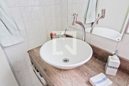 Casa à venda com 180m², 4 quartos e 2 vagasBanheiro 1