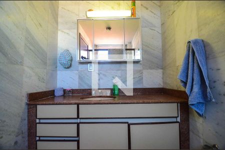 Apartamento à venda com 180m², 4 quartos e 3 vagasBanheiro da Suíte