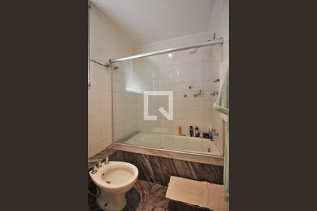 Casa à venda com 650m², 6 quartos e sem vagaBanheiro da Suíte 2