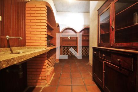 Casa à venda com 650m², 6 quartos e sem vagaAdega