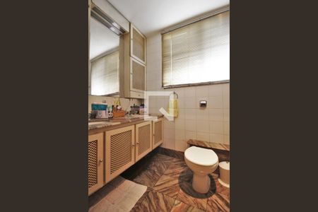 Casa à venda com 650m², 6 quartos e sem vagaBanheiro da Suíte 2