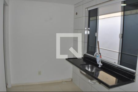 Sala Integrada com a Cozinha de kitnet/studio para alugar com 1 quarto, 30m² em Jacarepaguá, Rio de Janeiro
