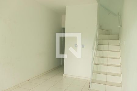 Sala de casa de condomínio para alugar com 2 quartos, 68m² em Banco de Areia, Mesquita