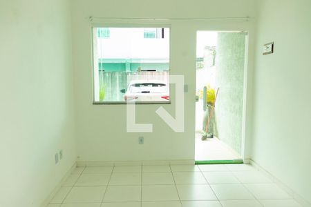 Sala de casa de condomínio para alugar com 2 quartos, 68m² em Banco de Areia, Mesquita