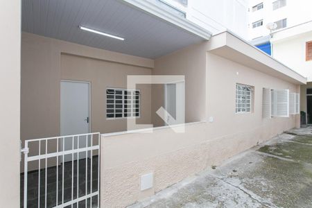 Fachada de casa para alugar com 3 quartos, 70m² em Vila Azevedo, São Paulo