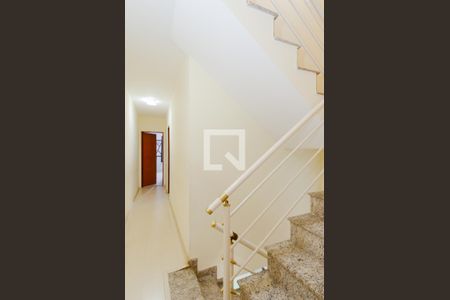 Casa à venda com 205m², 4 quartos e 3 vagasEscada e Corredor dos Dormitórios