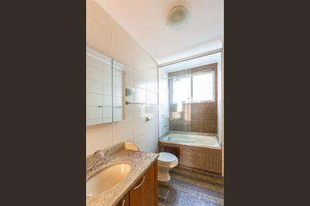 Apartamento à venda com 207m², 4 quartos e 1 vagaBanheiro 2