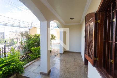 Casa à venda com 503m², 4 quartos e 4 vagas Casa à venda com 503m², 4 quartos e 4 vagasEntrada