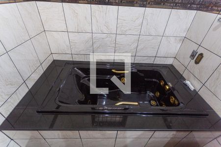 Casa à venda com 503m², 4 quartos e 4 vagas Casa à venda com 503m², 4 quartos e 4 vagasBanheira do Banheiro da Suíte 1