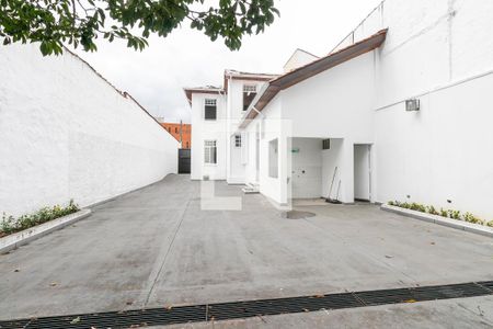 Casa para alugar com 750m², 6 quartos e 8 vagasQuintal / Área de Serviço