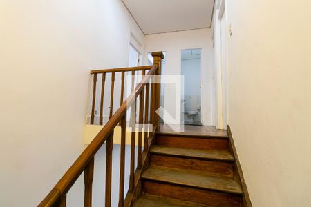 Casa para alugar com 750m², 6 quartos e 8 vagasEscadas