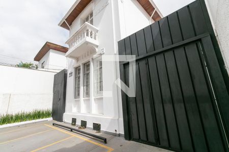 Casa para alugar com 750m², 6 quartos e 8 vagasFachada