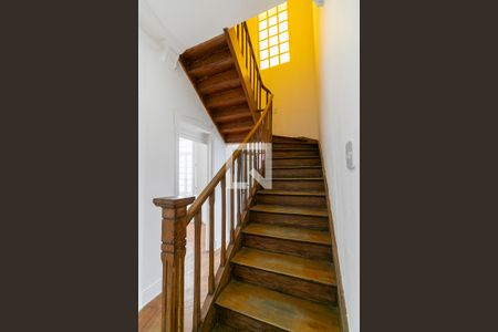 Casa para alugar com 750m², 6 quartos e 8 vagasEscadas