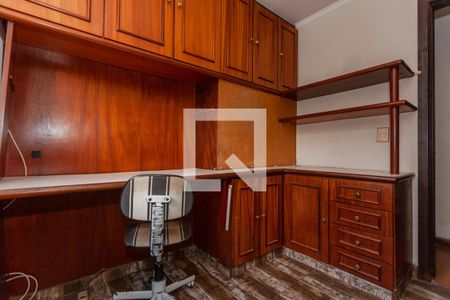 Quarto 1 de apartamento para alugar com 2 quartos, 45m² em Boa Vista, Curitiba