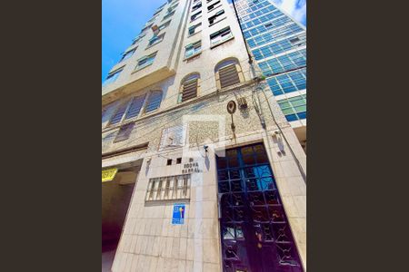 Apartamento à venda com 43m², 1 quarto e sem vagaFachada com cartaz QA