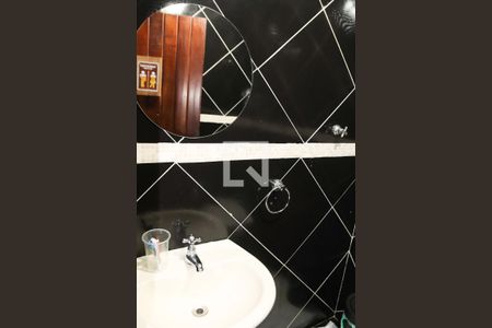 Casa à venda com 197m², 3 quartos e 2 vagasBanheiro de Serviço 2