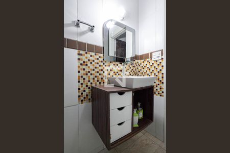 Apartamento para alugar com 70m², 3 quartos e sem vaga Apartamento para alugar com 70m², 3 quartos e sem vagaBanheiro social