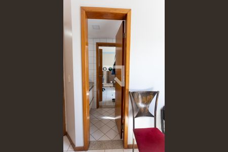 Banheiro das Suítes 2 e 3 de apartamento para alugar com 3 quartos, 76m² em Residencial Eldorado, Goiânia