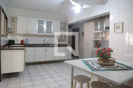Apartamento para alugar com 239m², 3 quartos e 3 vagasCozinha - Armários