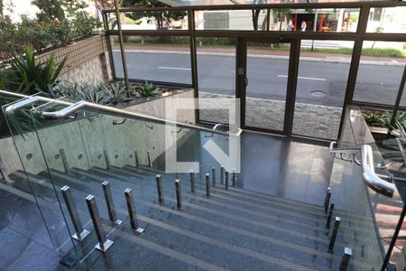 Apartamento para alugar com 239m², 3 quartos e 3 vagasEscada