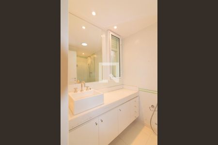 Apartamento para alugar com 169m², 3 quartos e 2 vagas Apartamento para alugar com 169m², 3 quartos e 2 vagasBanheiro Suíte 1