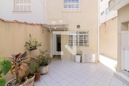 Casa à venda com 180m², 2 quartos e 2 vagasQuintal
