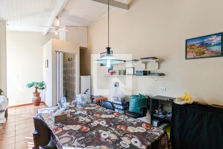 Casa à venda com 130m², 3 quartos e 3 vagas Casa à venda com 130m², 3 quartos e 3 vagasSótão