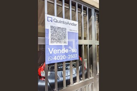 Casa à venda com 130m², 3 quartos e 3 vagas Casa à venda com 130m², 3 quartos e 3 vagasFachada