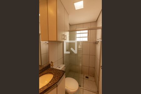 Banheiro de apartamento para alugar com 2 quartos, 44m² em Campo Alegre, Belo Horizonte