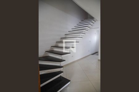 Escada de casa à venda com 3 quartos, 171m² em Vila Palmares, São Caetano do Sul