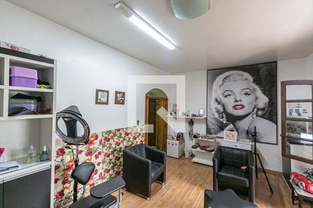 Casa à venda com 210m², 4 quartos e 2 vagasSalão