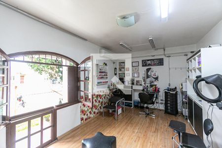 Casa à venda com 210m², 4 quartos e 2 vagasSalão