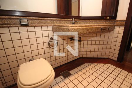 Casa à venda com 700m², 4 quartos e 7 vagasBanheiro 1