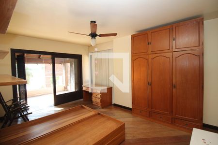 Casa à venda com 700m², 4 quartos e 7 vagasSuíte 2