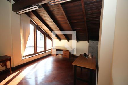 Casa à venda com 700m², 4 quartos e 7 vagasEscritório