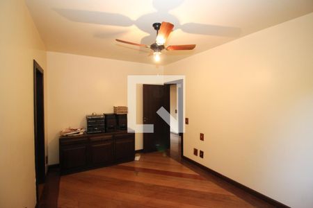 Casa à venda com 700m², 4 quartos e 7 vagasSuíte 3