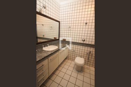 Casa à venda com 700m², 4 quartos e 7 vagasBanheiro da Suíte 3