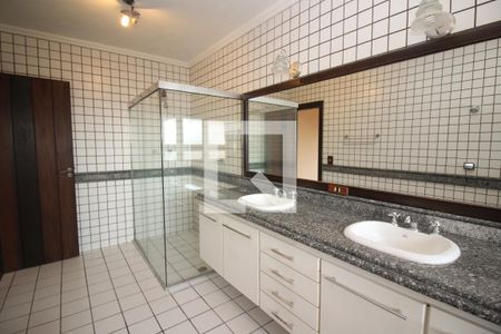 Casa à venda com 700m², 4 quartos e 7 vagasBanheiro da Suíte 1