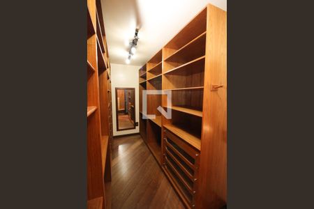 Casa à venda com 700m², 4 quartos e 7 vagasCloset da suíte 1