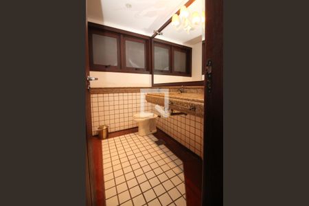 Casa à venda com 700m², 4 quartos e 7 vagasBanheiro 1