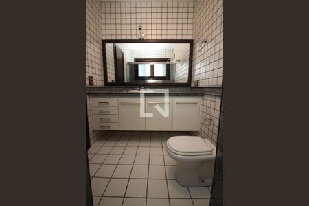 Casa à venda com 700m², 4 quartos e 7 vagasBanheiro da Suíte 3