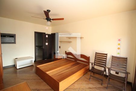 Casa à venda com 700m², 4 quartos e 7 vagasSuíte 2