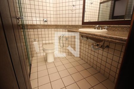 Casa à venda com 700m², 4 quartos e 7 vagasBanheiro da Suíte 2