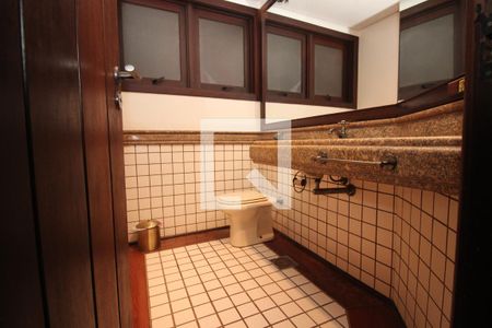 Casa à venda com 700m², 4 quartos e 7 vagasBanheiro 1