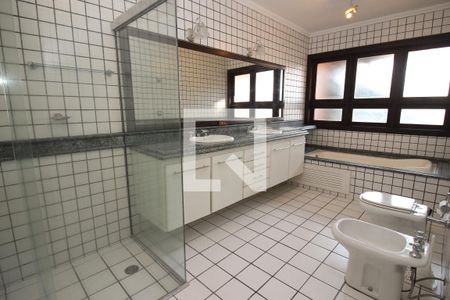 Casa à venda com 700m², 4 quartos e 7 vagasBanheiro da Suíte 1