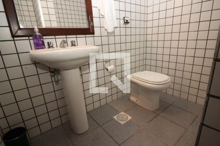 Casa à venda com 700m², 4 quartos e 7 vagasBanheiro 2