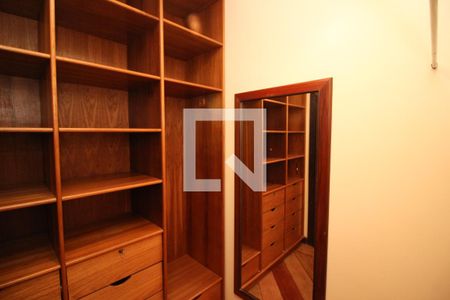 Casa à venda com 700m², 4 quartos e 7 vagasCloset da suíte 3